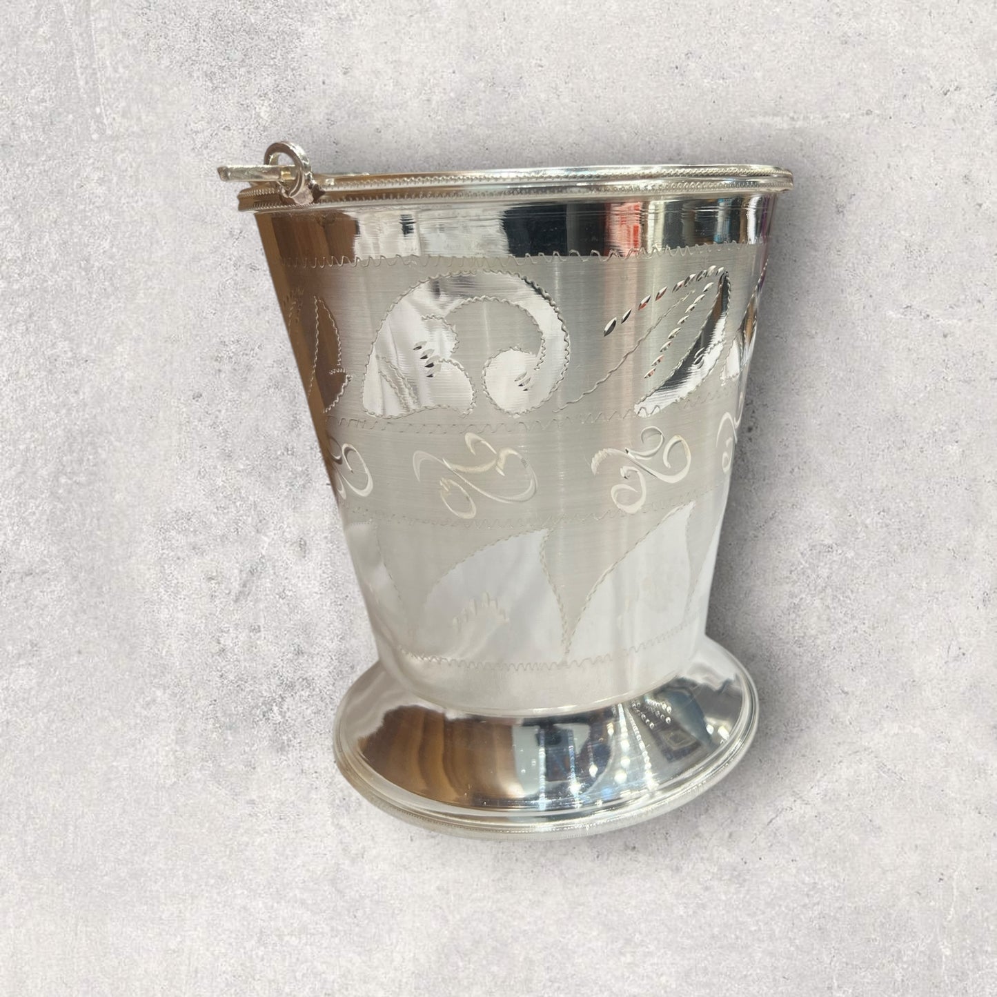 Design engraved bucket