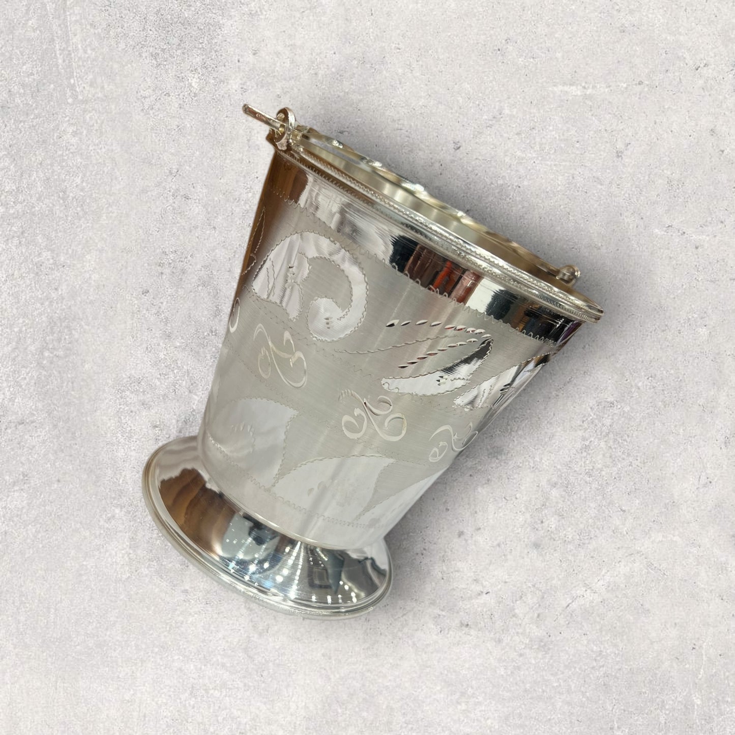 Design engraved bucket