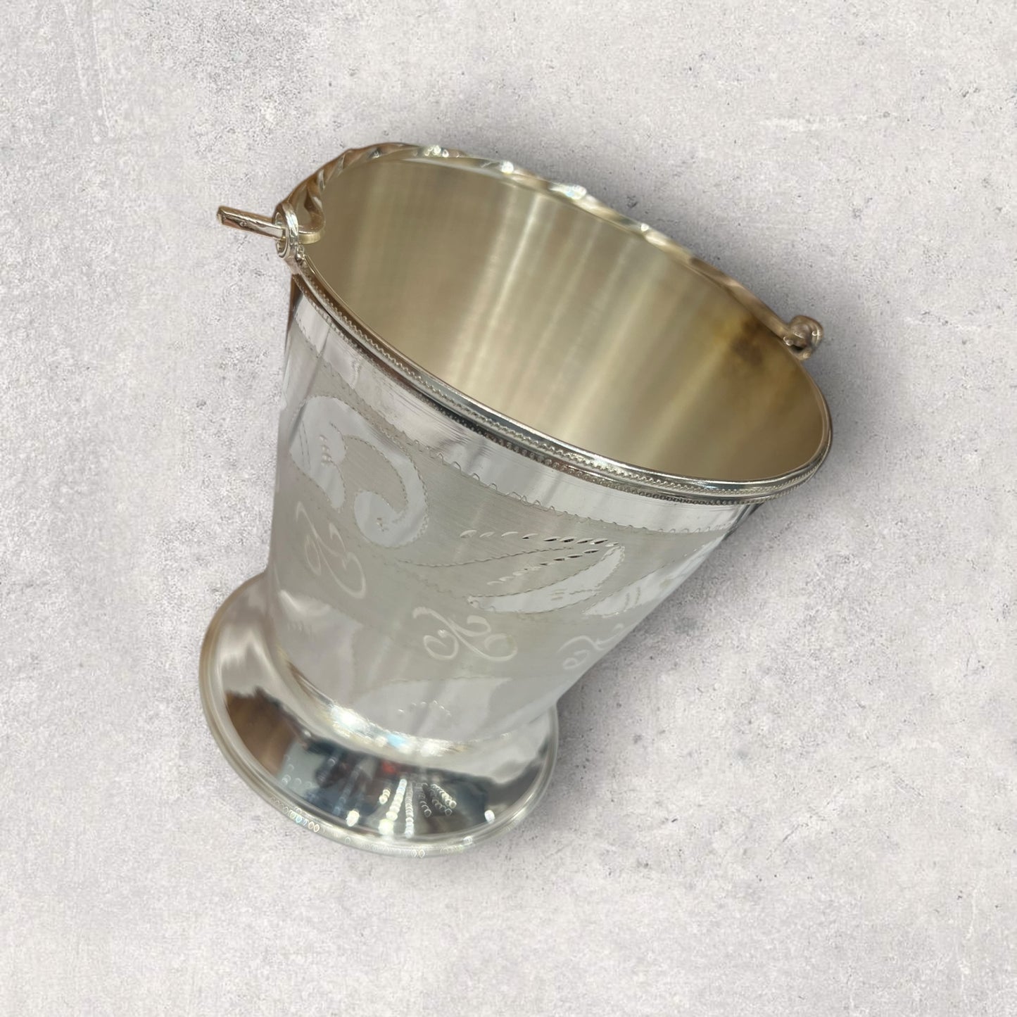 Design engraved bucket
