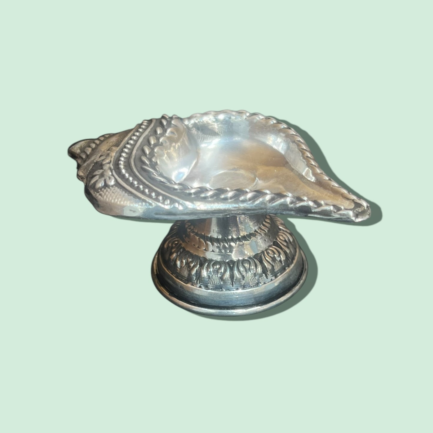 ANTIQUE SHENKU DIYA (R)