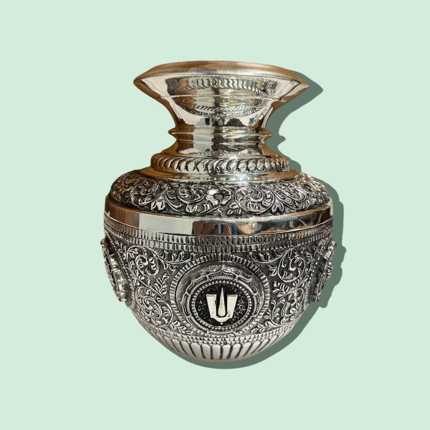 92.5 ANTIQUE SHANKU CHAKRA NAMAM BINDI