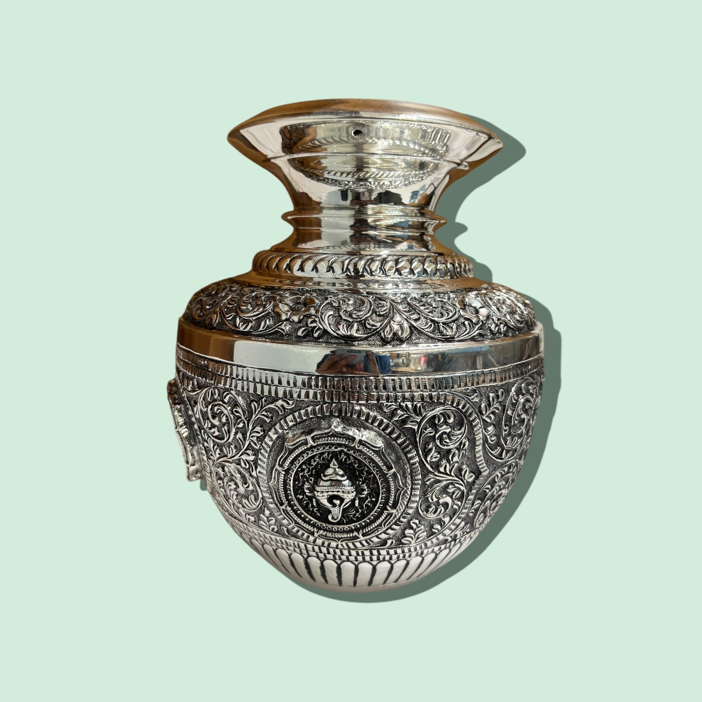 92.5 ANTIQUE SHANKU CHAKRA NAMAM BINDI